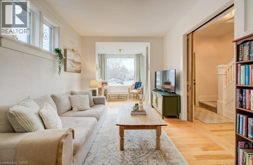 8 SPRING Street E, Waterloo, Ontario, N2J2L8 — Photo 8