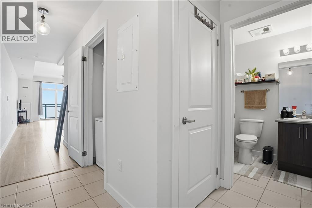 35 SOUTHSHORE Crescent Unit# 330, Hamilton, Ontario, L8E0J2 — Photo 2