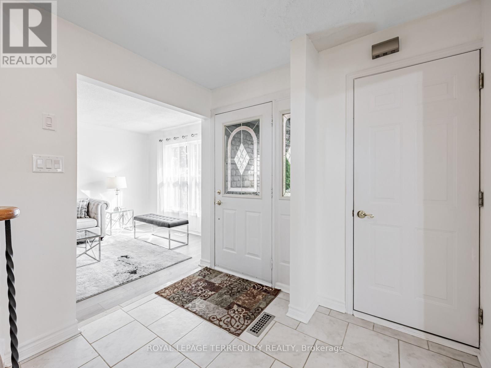 1858 SHADYBROOK DRIVE, Pickering (Amberlea), Ontario, L1V3A8 — Photo 2