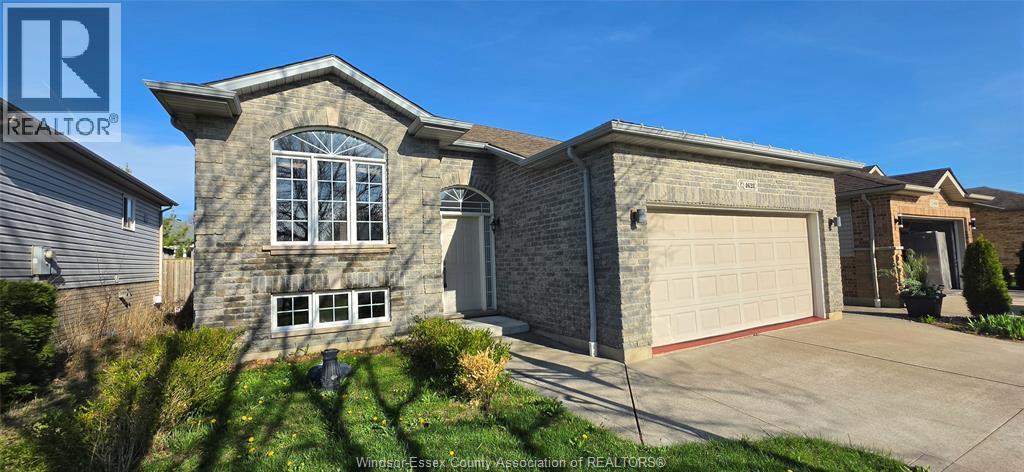 4628 FONTANA, Windsor, Ontario, N9G3C8 — Photo 2