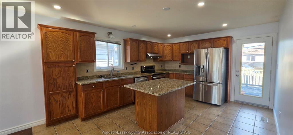 4628 FONTANA, Windsor, Ontario, N9G3C8 — Photo 5