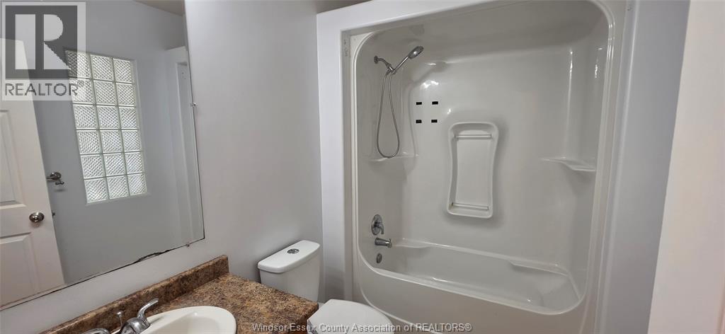 4628 FONTANA, Windsor, Ontario, N9G3C8 — Photo 8