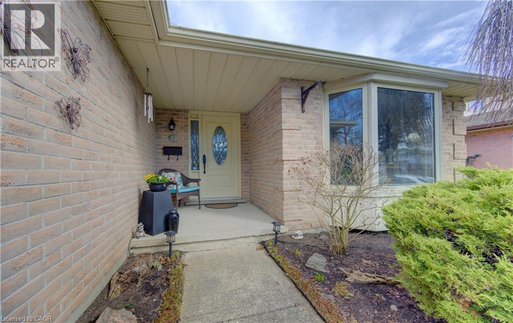 7 KILKERRAN Crescent, Kitchener, Ontario, N2R1B6 — Photo 2