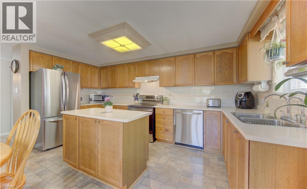 7 KILKERRAN Crescent, Kitchener, Ontario, N2R1B6 — Photo 9