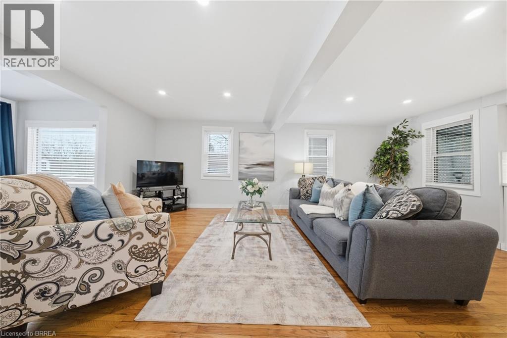 71 FOURTH Avenue, Brantford, Ontario, N3S6P6 — Photo 4