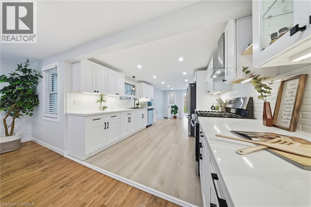 71 FOURTH Avenue, Brantford, Ontario, N3S6P6 — Photo 7