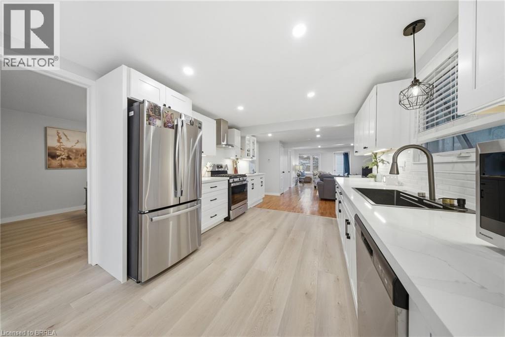 71 FOURTH Avenue, Brantford, Ontario, N3S6P6 — Photo 9