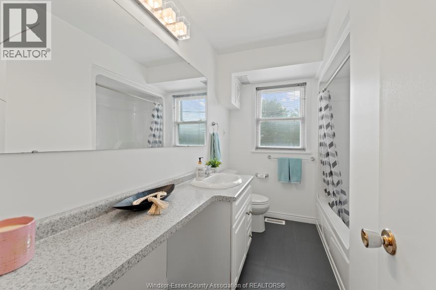 1655 PARTINGTON AVENUE, Windsor, Ontario, N9E2P9 — Photo 9