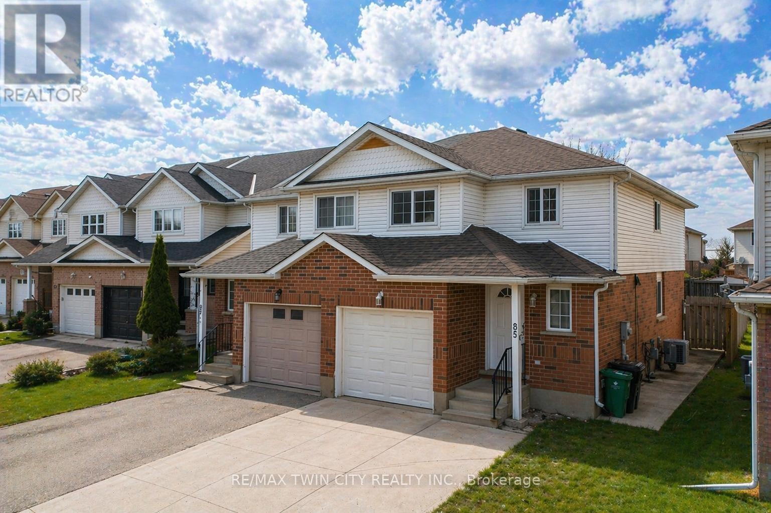 85 ACTIVA AVENUE, Kitchener, Ontario, N2E3R4 — Photo 2