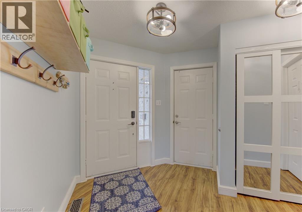 512 HIDDEN CREEK Drive, Kitchener, Ontario, N2N3M1 — Photo 4