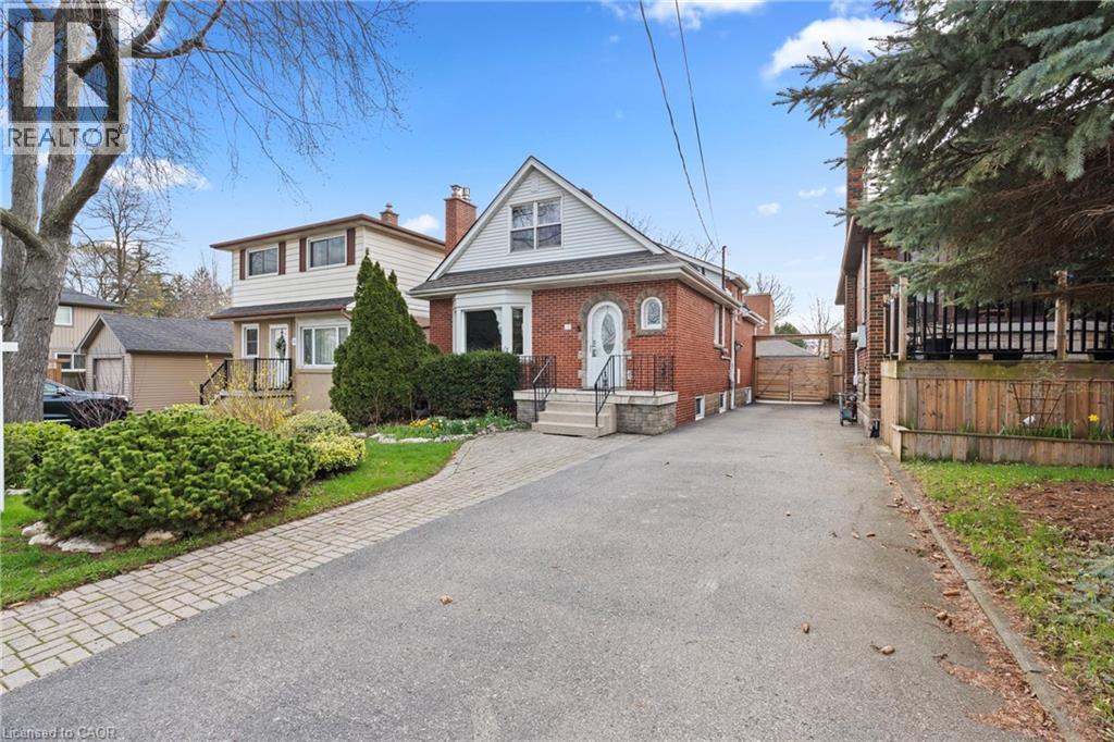 15 MILLEN Avenue, Hamilton, Ontario, L9A2T5 — Photo 2