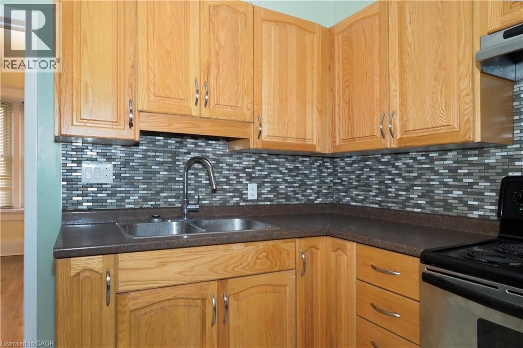 205 DUKE Street E, Kitchener, Ontario, N2H1A9 — Photo 16