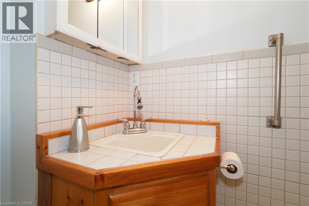 205 DUKE Street E, Kitchener, Ontario, N2H1A9 — Photo 18