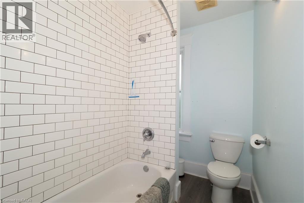 205 DUKE Street E, Kitchener, Ontario, N2H1A9 — Photo 28