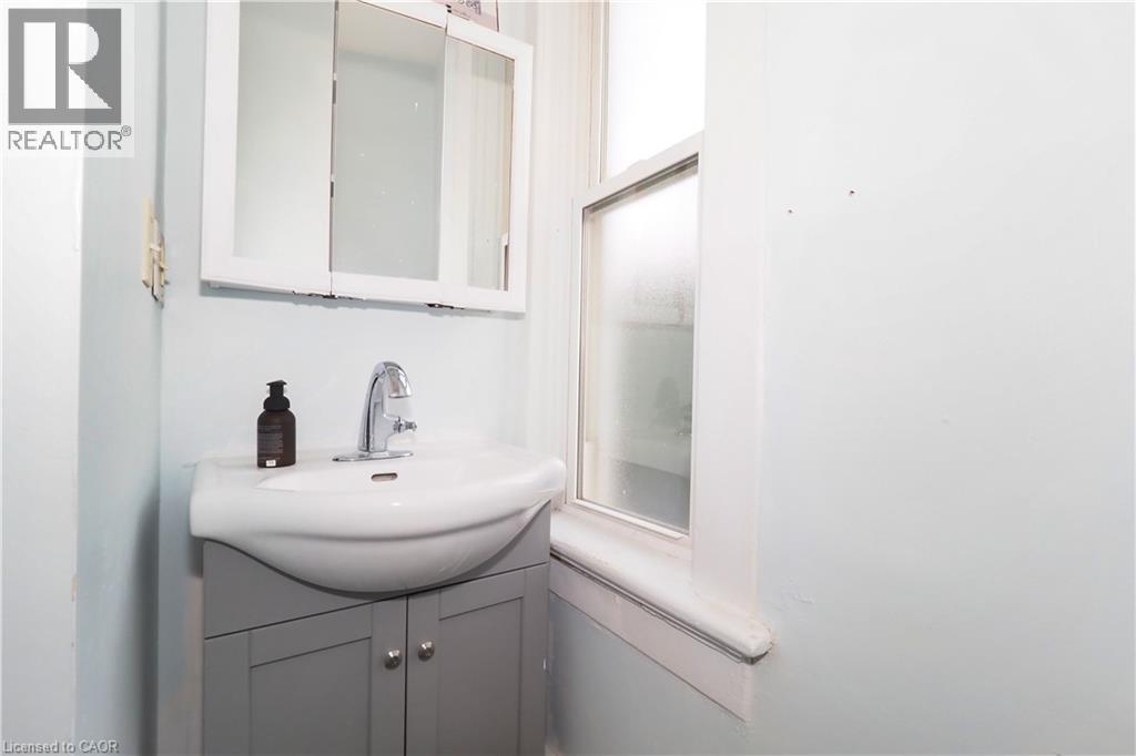 205 DUKE Street E, Kitchener, Ontario, N2H1A9 — Photo 29