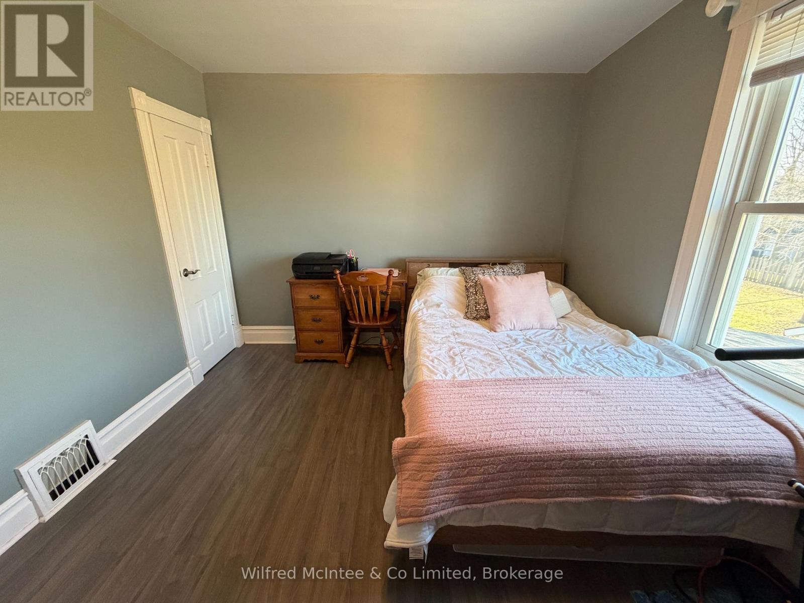 207 JOHN STREET, Brockton, Ontario, N0G2V0 — Photo 17