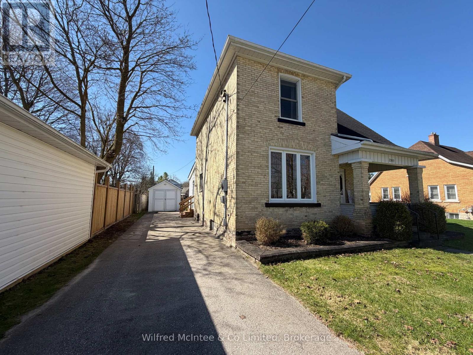 207 JOHN STREET, Brockton, Ontario, N0G2V0 — Photo 2