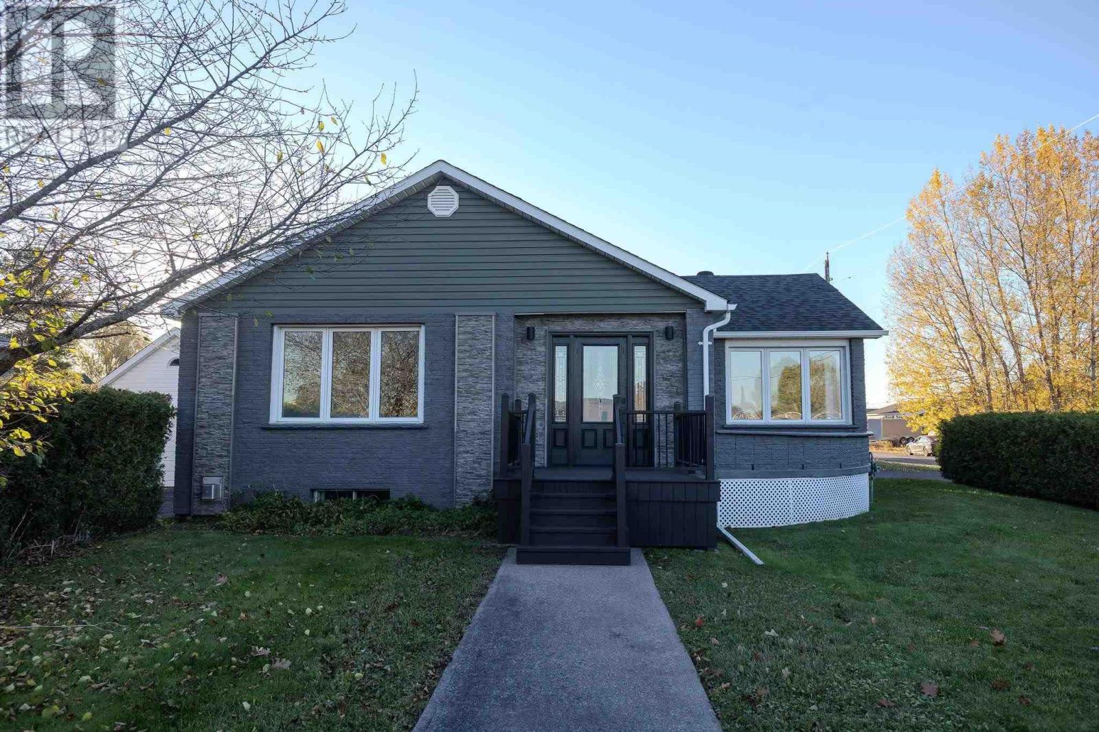 695 Korah RD, Sault Ste. Marie, Ontario, P6A5W6 — Photo 2