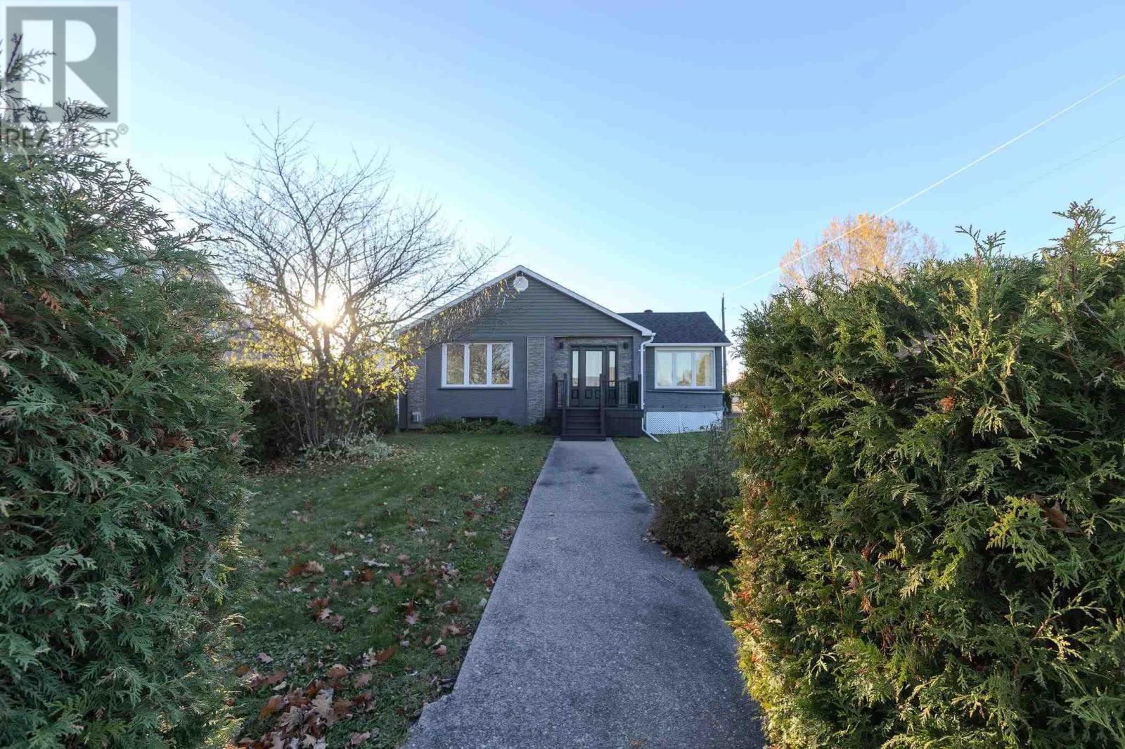 695 Korah RD, Sault Ste. Marie, Ontario, P6A5W6 — Photo 4