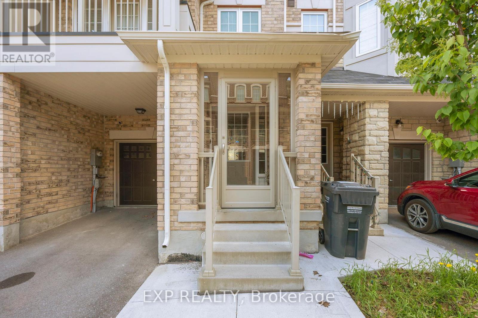 38 MIAMI GROVE, Brampton (Bram East), Ontario, L6Z0H7 — Photo 2