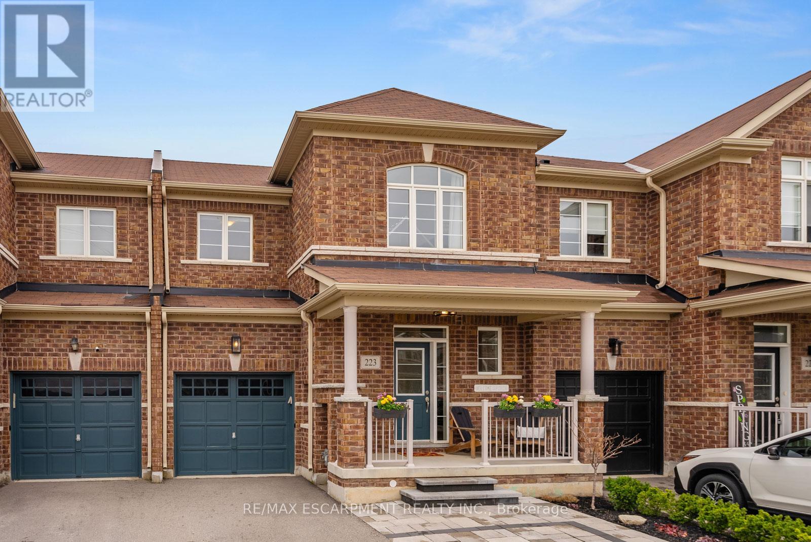 223 SKINNER ROAD, Hamilton (Waterdown), Ontario, L8B1X2 — Photo 2