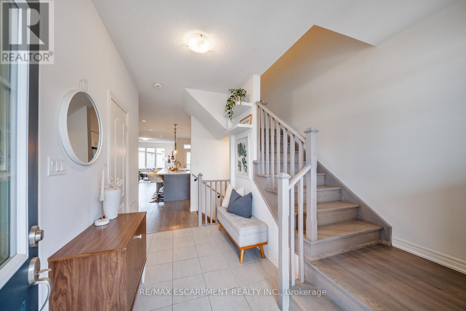 223 SKINNER ROAD, Hamilton (Waterdown), Ontario, L8B1X2 — Photo 4