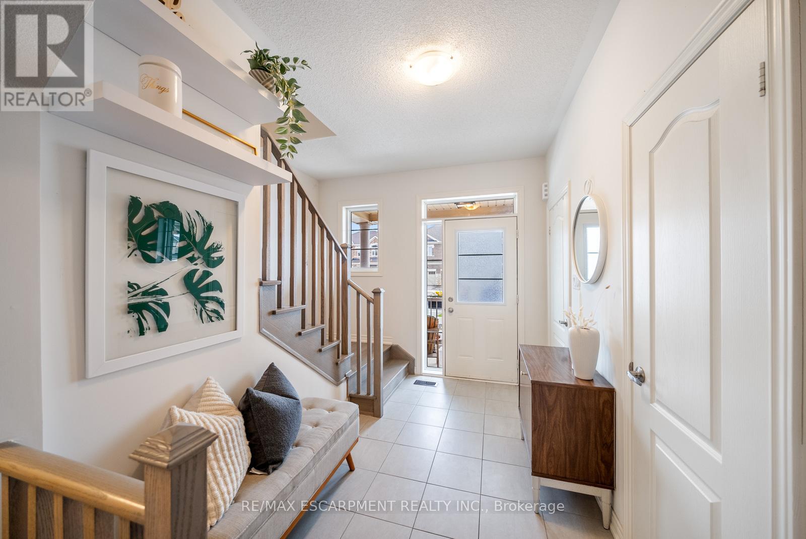 223 SKINNER ROAD, Hamilton (Waterdown), Ontario, L8B1X2 — Photo 5