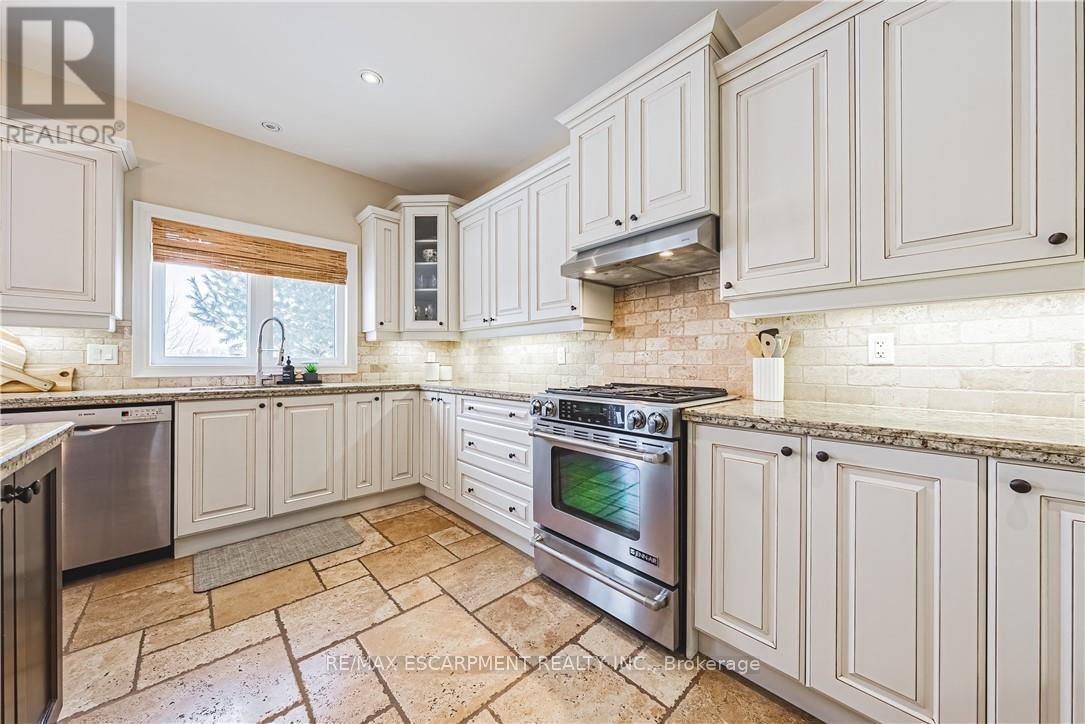 35 GRETI DRIVE, Hamilton, Ontario, L9B0C9 — Photo 11