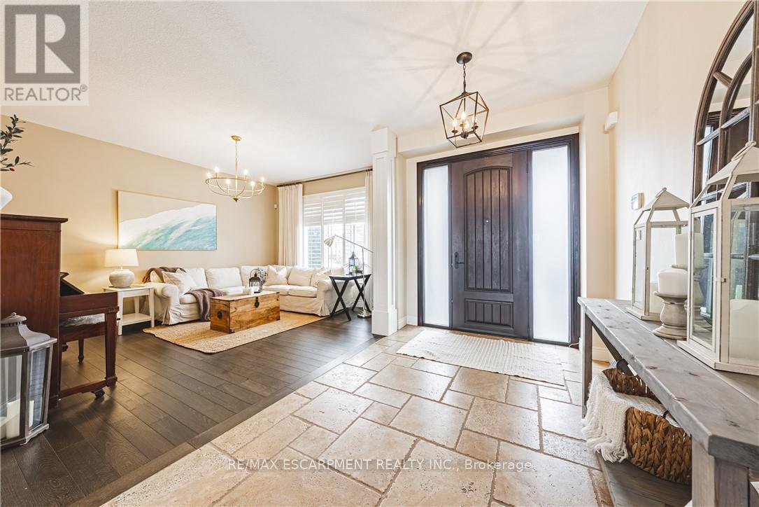 35 GRETI DRIVE, Hamilton, Ontario, L9B0C9 — Photo 3