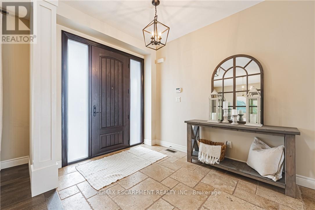 35 GRETI DRIVE, Hamilton, Ontario, L9B0C9 — Photo 4