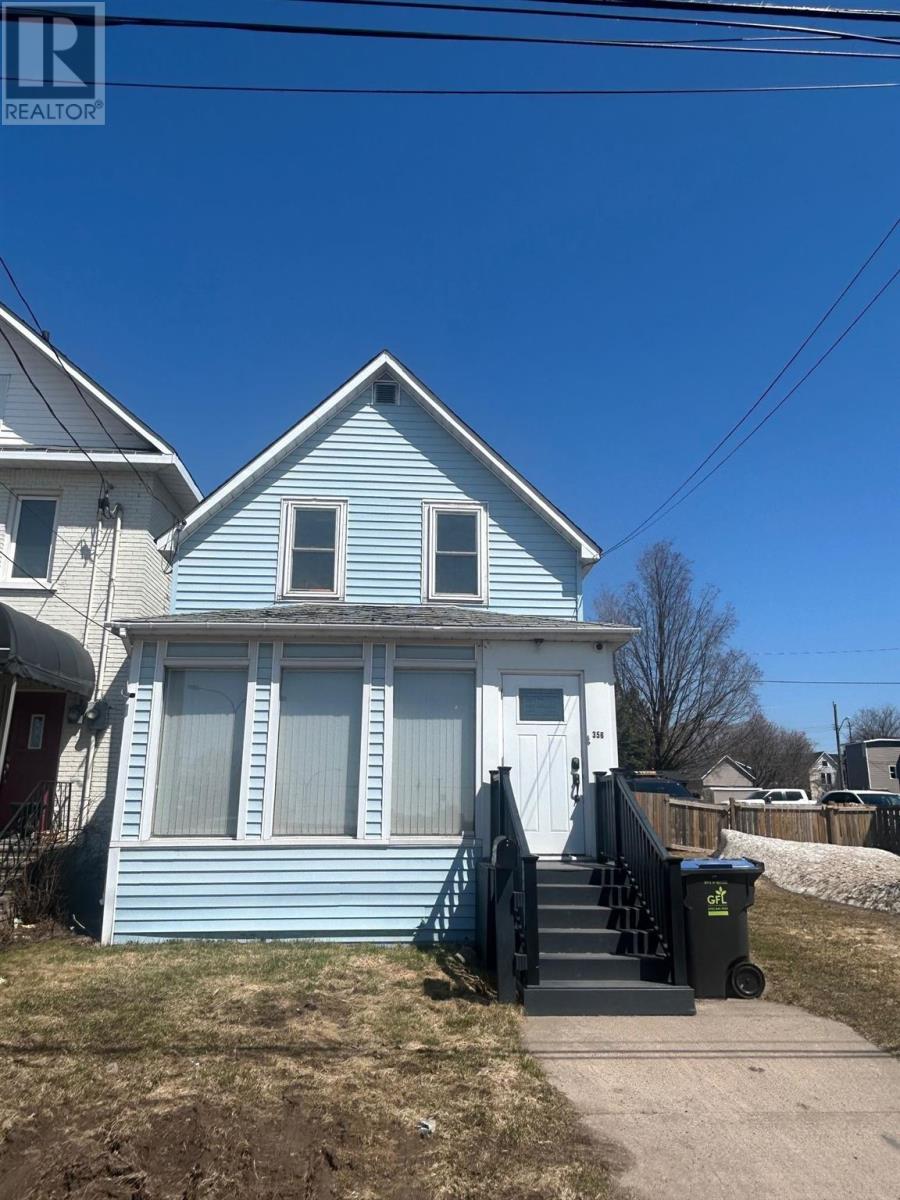 356 Albert ST E, Sault Ste Marie, Ontario, P6A2J6 — Photo 2