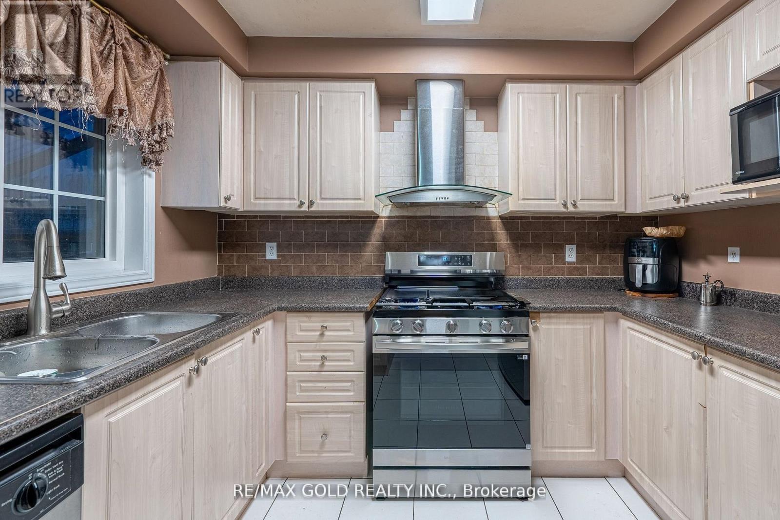 46 EGYPT DRIVE, Brampton (Sandringham-Wellington), Ontario, L6R2T9 — Photo 12