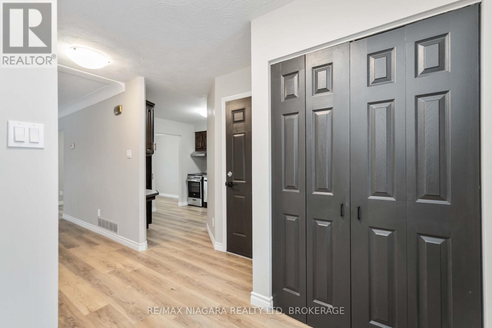 10 DONEGEL PLACE, Hamilton (Bruleville), Ontario, L9A4Z6 — Photo 3