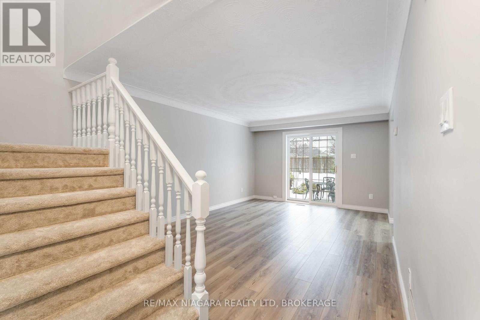 10 DONEGEL PLACE, Hamilton (Bruleville), Ontario, L9A4Z6 — Photo 4