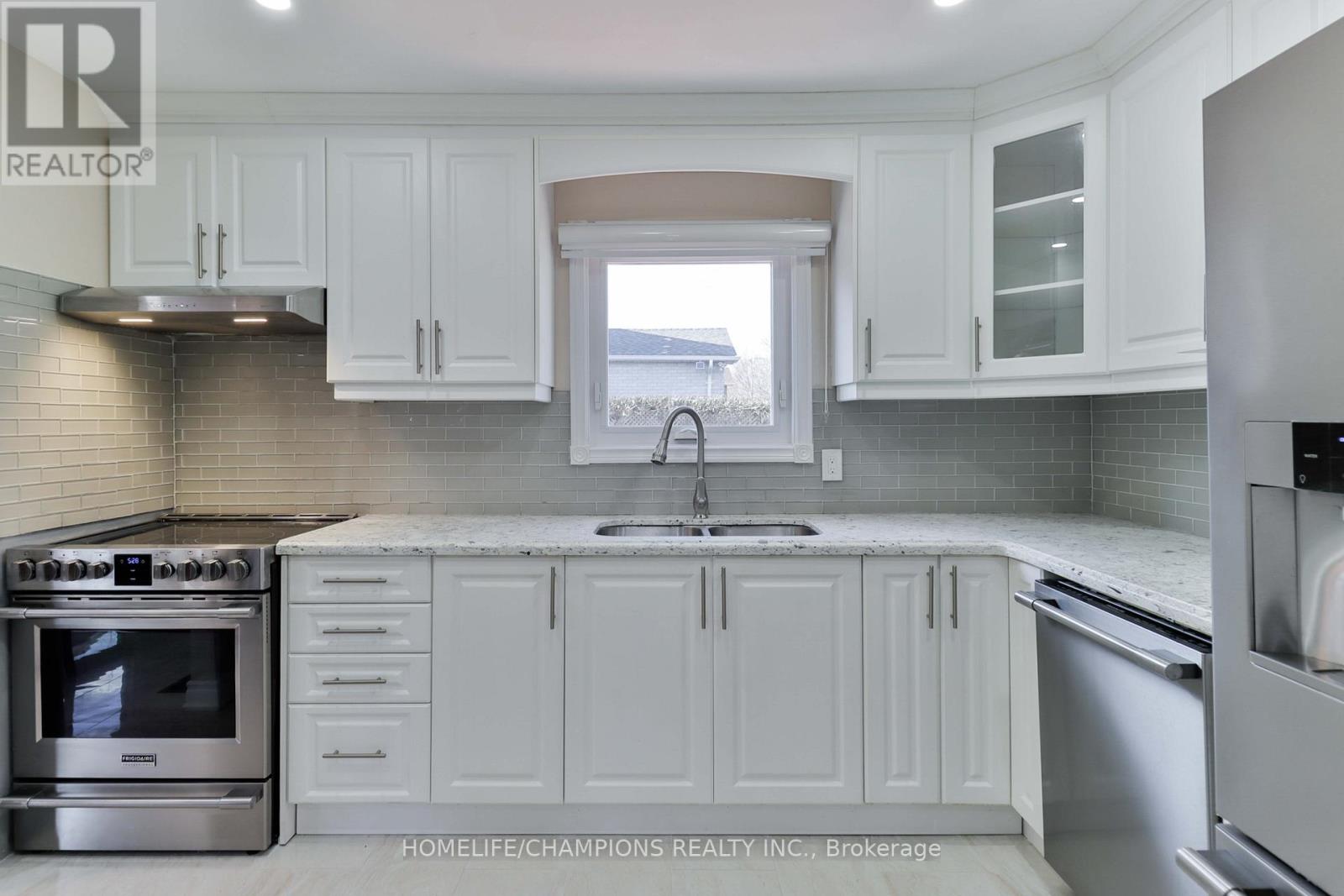 188 LARGE CRESCENT, Ajax (Central West), Ontario, L1T2R2 — Photo 8