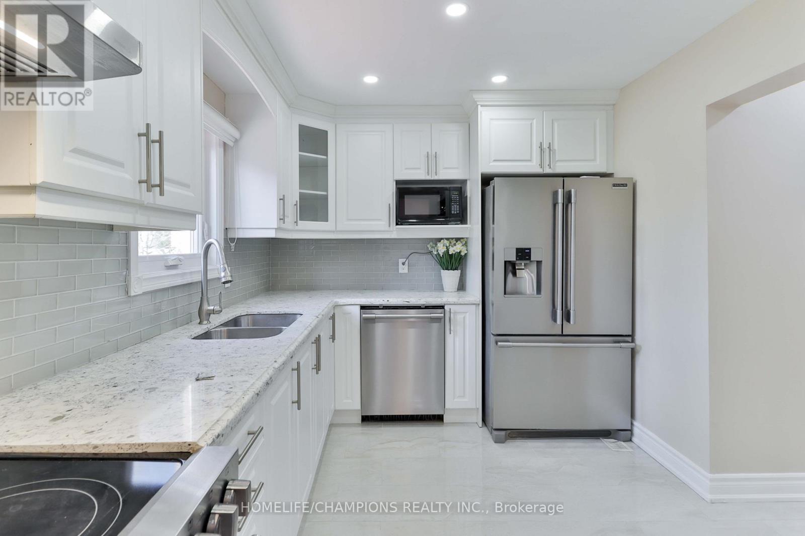 188 LARGE CRESCENT, Ajax (Central West), Ontario, L1T2R2 — Photo 9