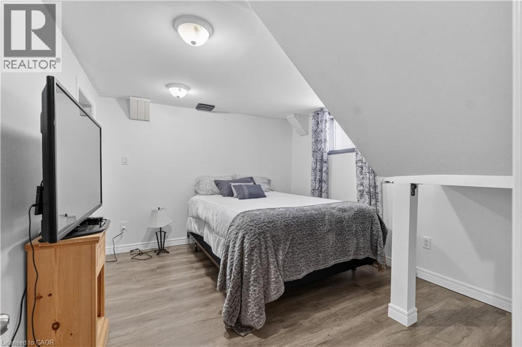 1367 ST MARYS Crescent, Burlington, Ontario, L7P1S1 — Photo 19
