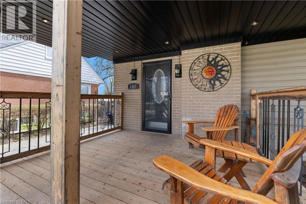 1367 ST MARYS Crescent, Burlington, Ontario, L7P1S1 — Photo 2