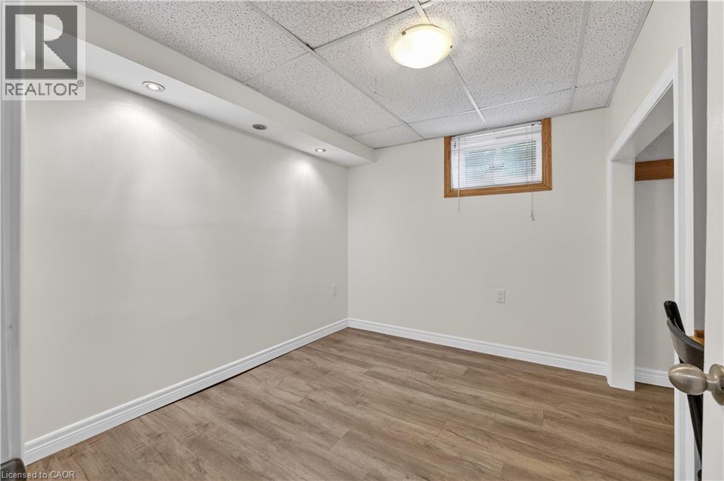 1367 ST MARYS Crescent, Burlington, Ontario, L7P1S1 — Photo 22
