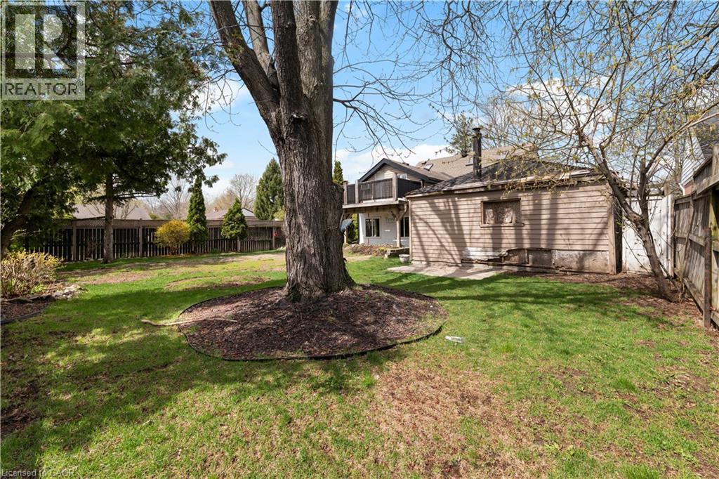 1367 ST MARYS Crescent, Burlington, Ontario, L7P1S1 — Photo 5