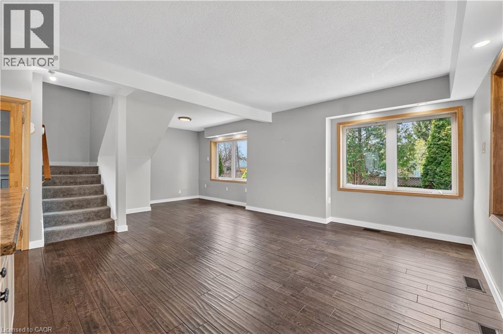 1367 ST MARYS Crescent, Burlington, Ontario, L7P1S1 — Photo 7