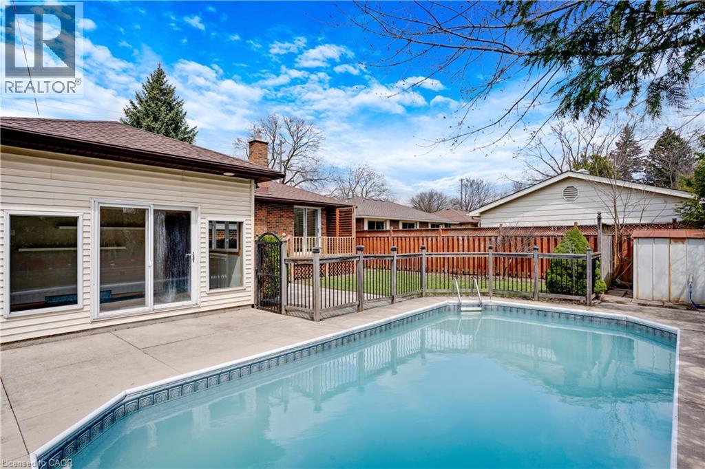 335 SPEEDVALE Avenue E, Guelph, Ontario, N1E1N6 — Photo 2