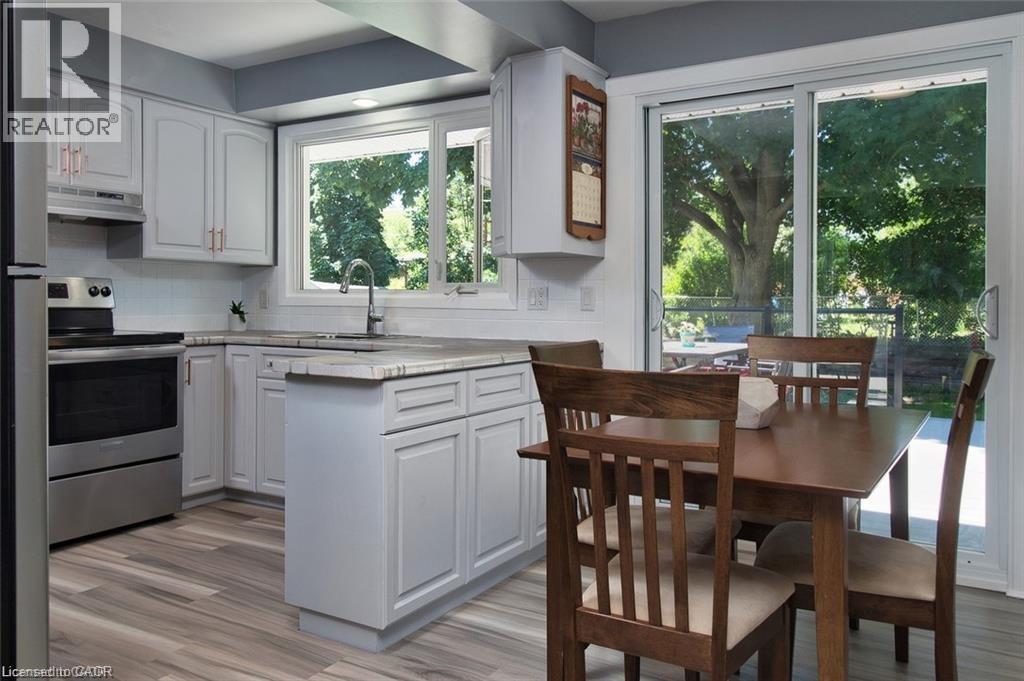 115 UPLANDS Drive, Kitchener, Ontario, N2M4X3 — Photo 10