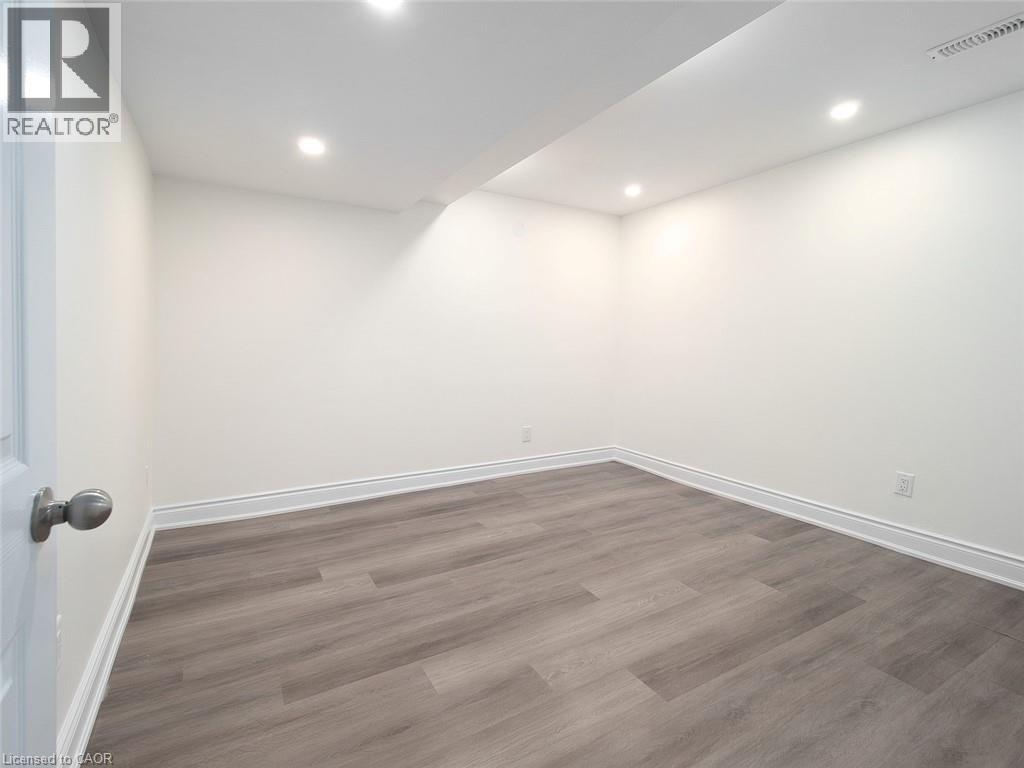 115 UPLANDS Drive, Kitchener, Ontario, N2M4X3 — Photo 31