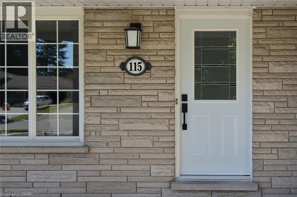 115 UPLANDS Drive, Kitchener, Ontario, N2M4X3 — Photo 4