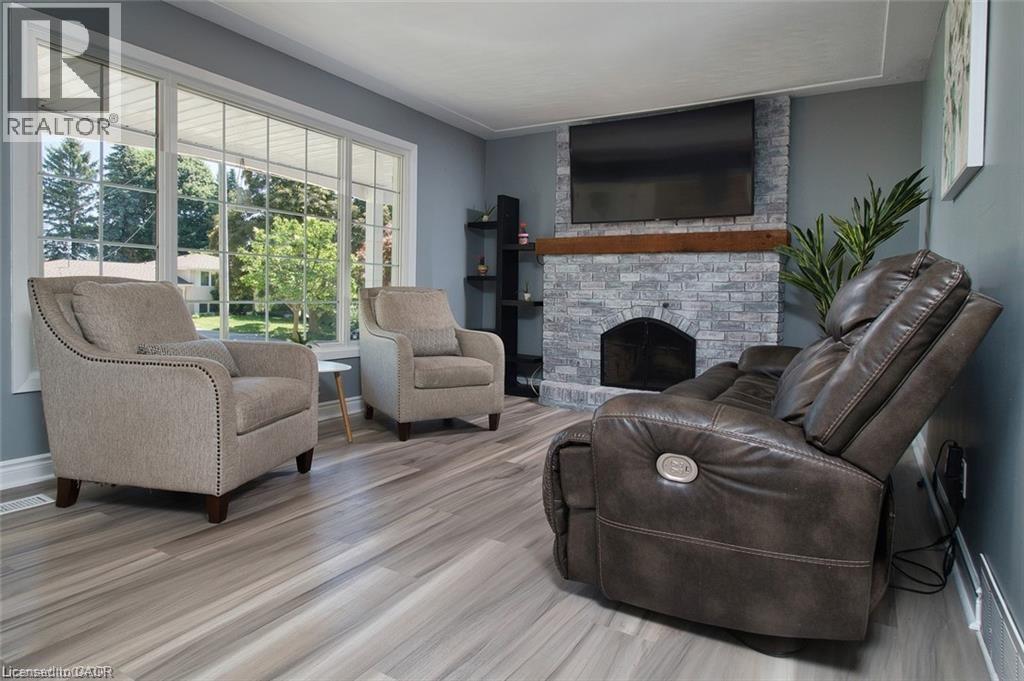 115 UPLANDS Drive, Kitchener, Ontario, N2M4X3 — Photo 9