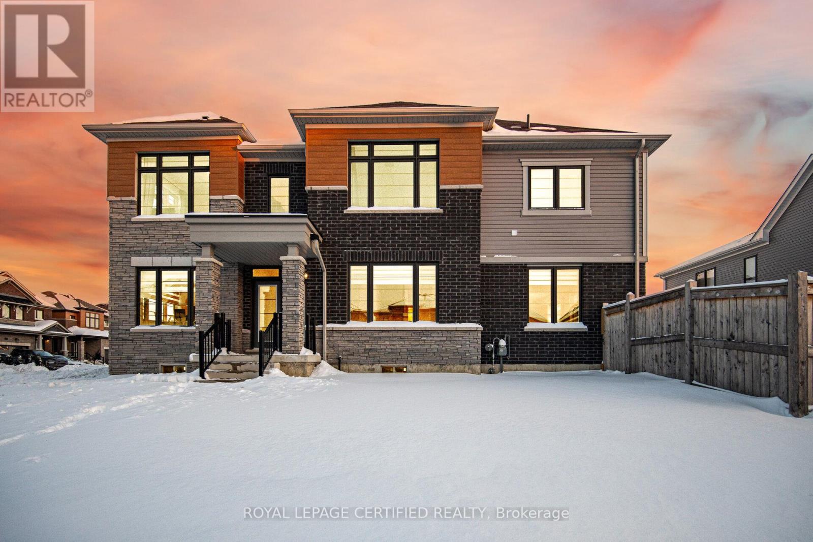 51 HAWICK CRESCENT, Haldimand, Ontario, N3W0G5 — Photo 2