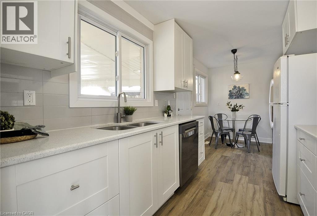 41 NORA Court, Cambridge, Ontario, N3C3N1 — Photo 10