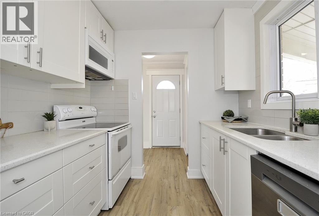 41 NORA Court, Cambridge, Ontario, N3C3N1 — Photo 5