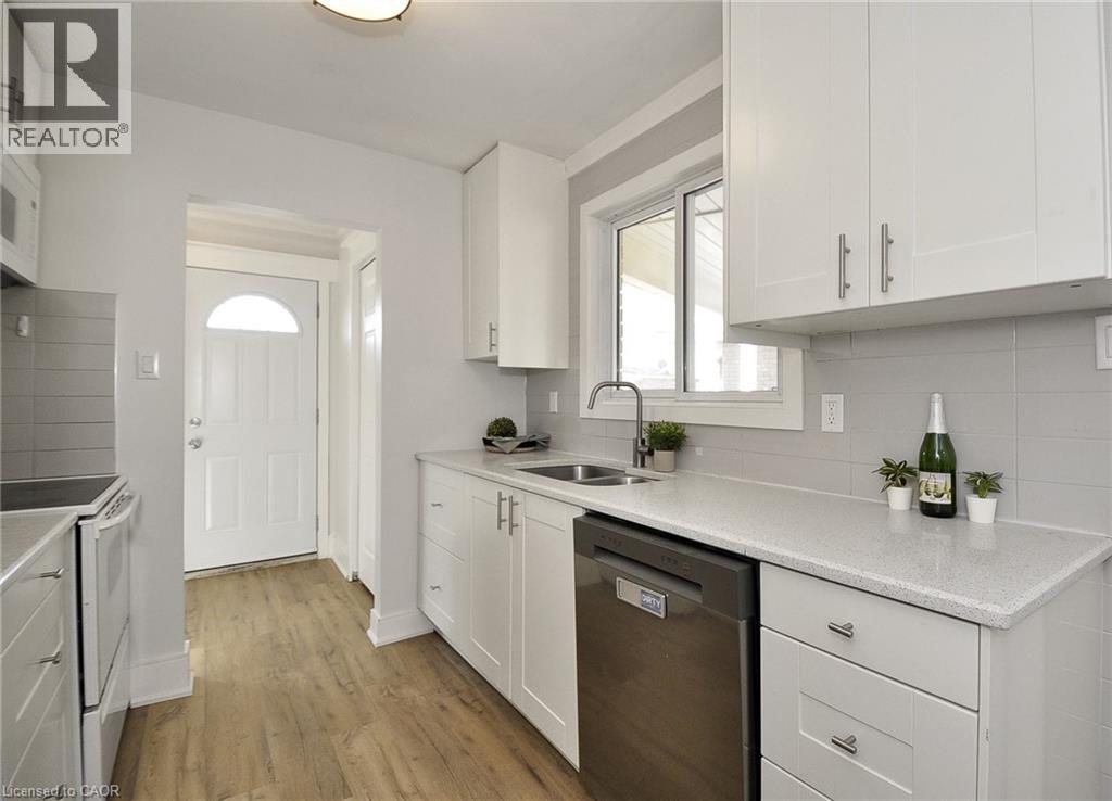 41 NORA Court, Cambridge, Ontario, N3C3N1 — Photo 6